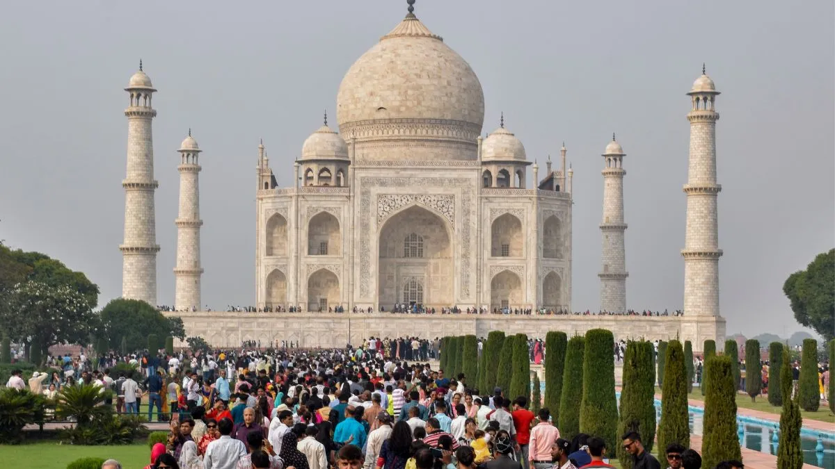 up-water-leakage-witnessed-in-main-dome-of-taj-mahal-after-incessant-rain-in-agra-watch